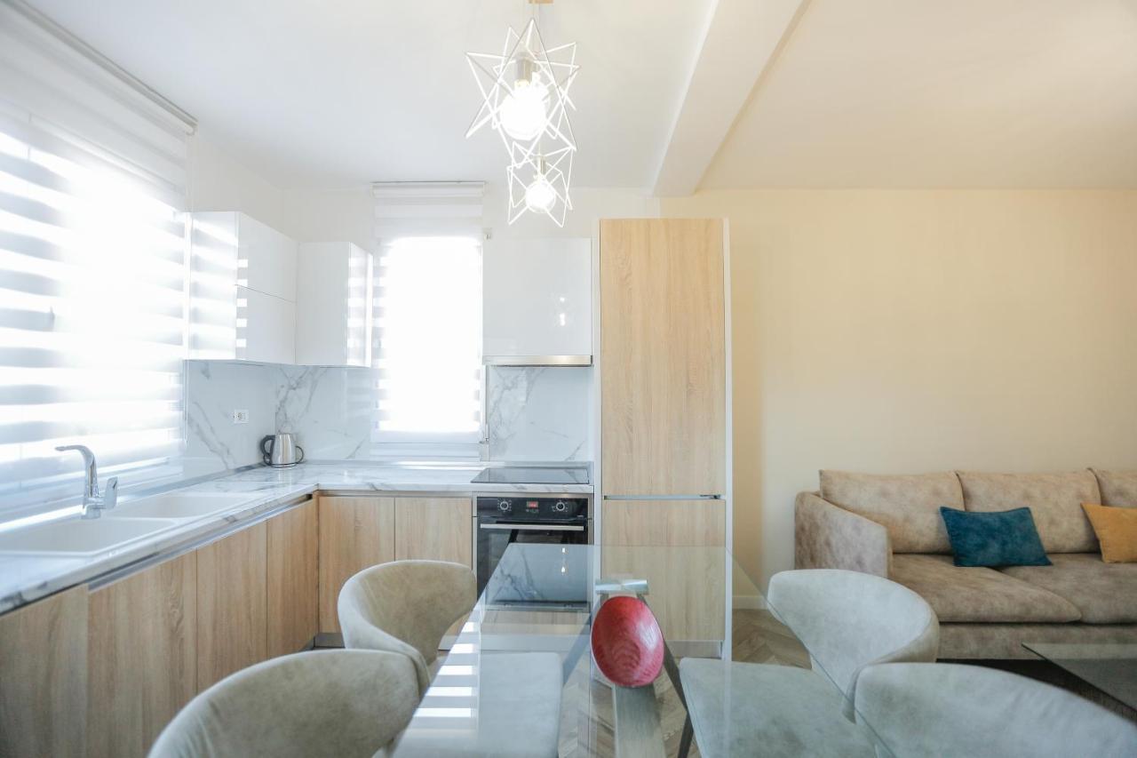 Miku Apartments-Luxury City View At Wilson Square Tirana Exteriör bild