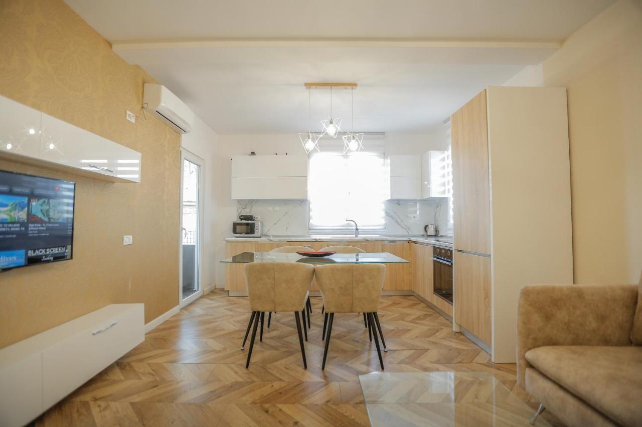 Miku Apartments-Luxury City View At Wilson Square Tirana Exteriör bild