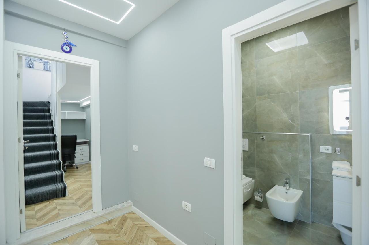 Miku Apartments-Luxury City View At Wilson Square Tirana Exteriör bild