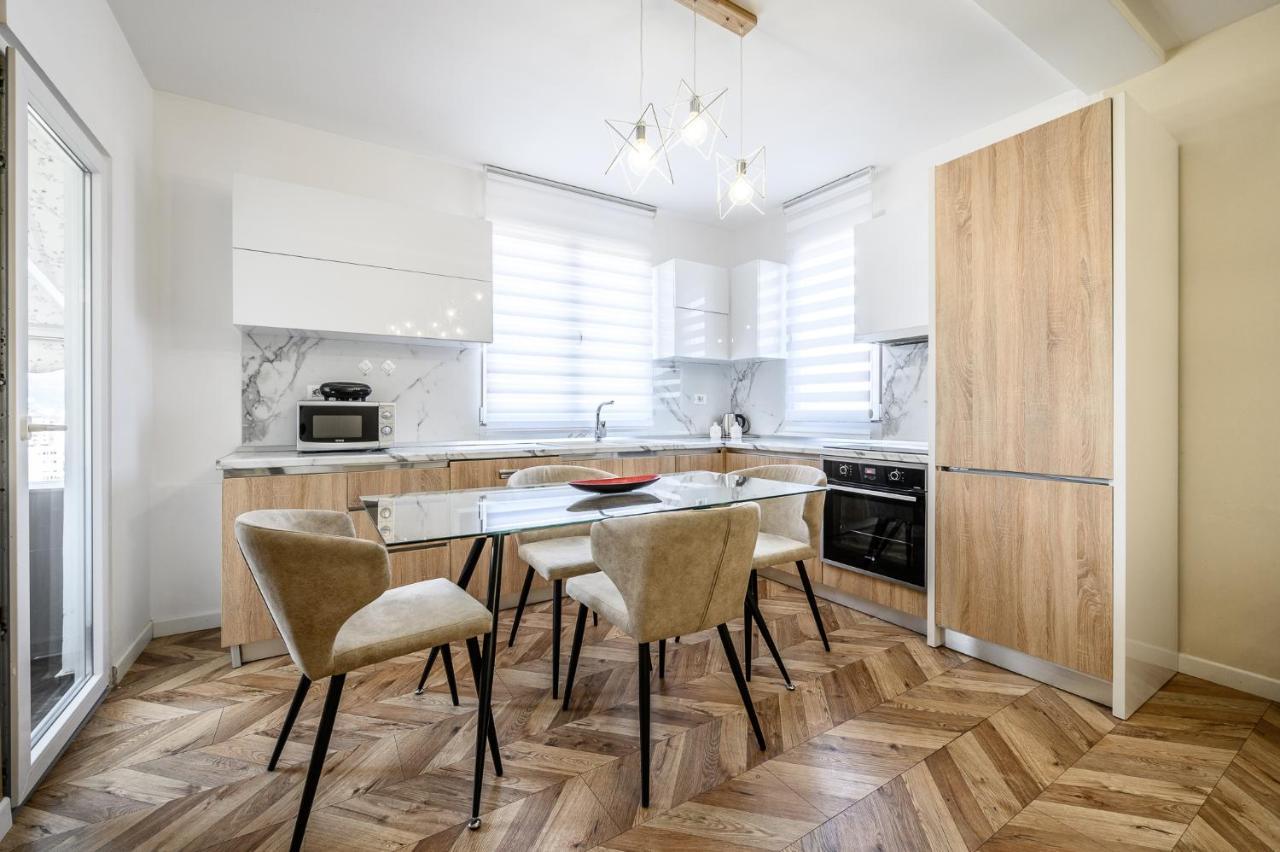 Miku Apartments-Luxury City View At Wilson Square Tirana Exteriör bild
