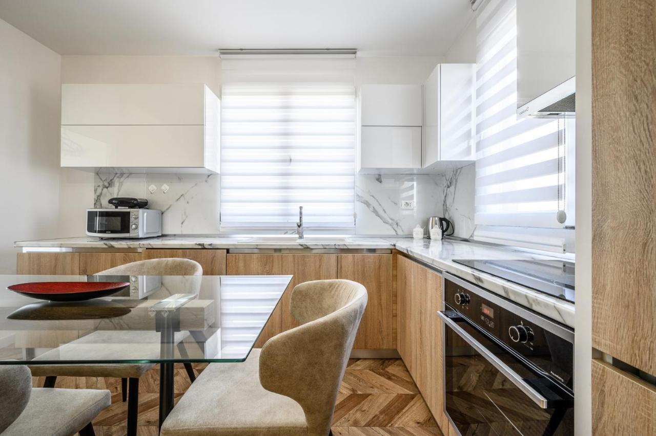 Miku Apartments-Luxury City View At Wilson Square Tirana Exteriör bild