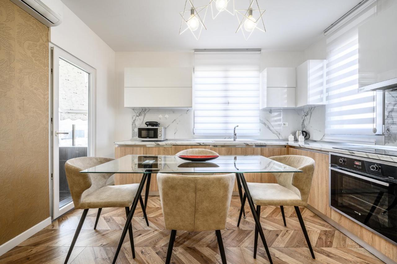 Miku Apartments-Luxury City View At Wilson Square Tirana Exteriör bild