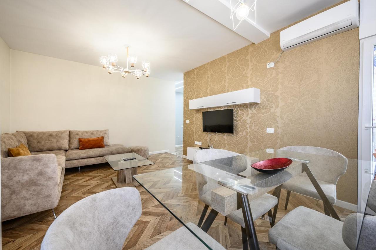 Miku Apartments-Luxury City View At Wilson Square Tirana Exteriör bild
