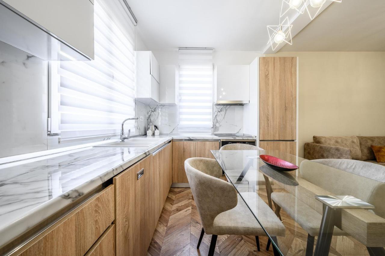 Miku Apartments-Luxury City View At Wilson Square Tirana Exteriör bild