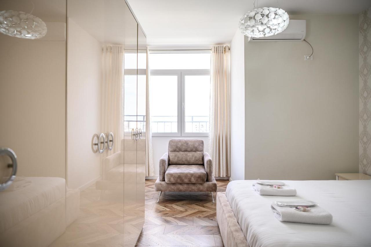 Miku Apartments-Luxury City View At Wilson Square Tirana Exteriör bild