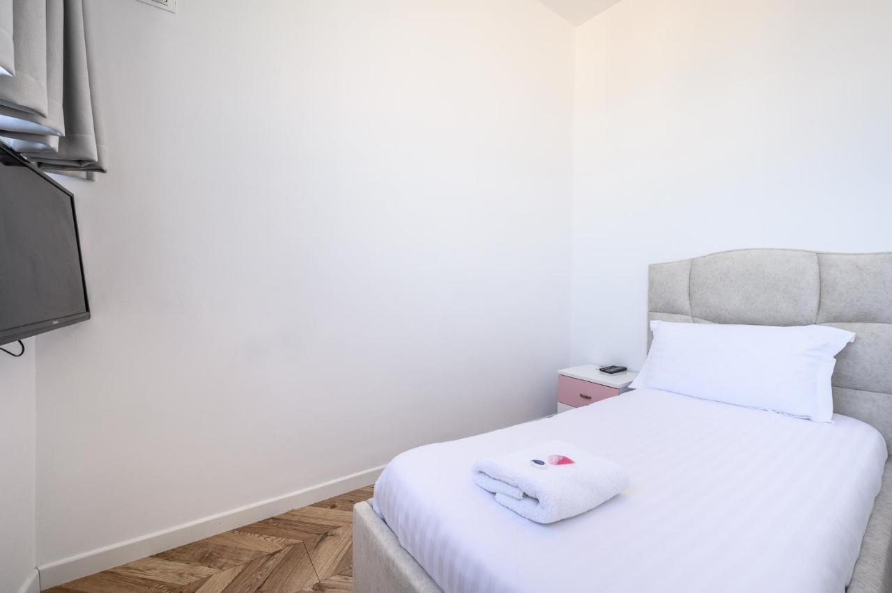 Miku Apartments-Luxury City View At Wilson Square Tirana Exteriör bild