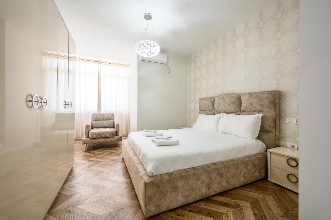 Miku Apartments-Luxury City View At Wilson Square Tirana Exteriör bild