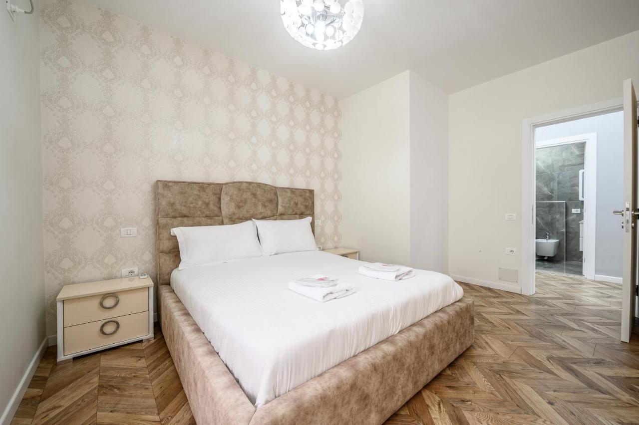 Miku Apartments-Luxury City View At Wilson Square Tirana Exteriör bild
