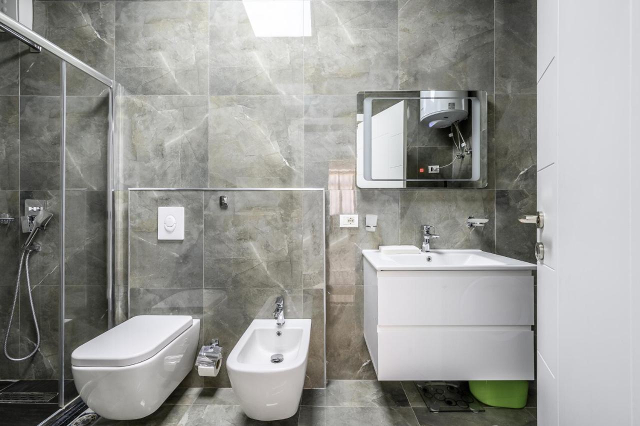 Miku Apartments-Luxury City View At Wilson Square Tirana Exteriör bild