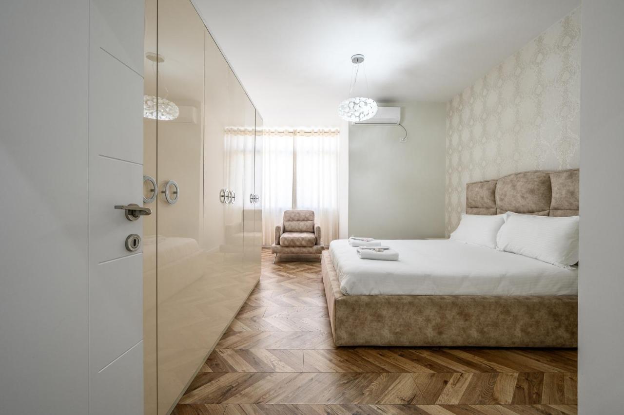 Miku Apartments-Luxury City View At Wilson Square Tirana Exteriör bild