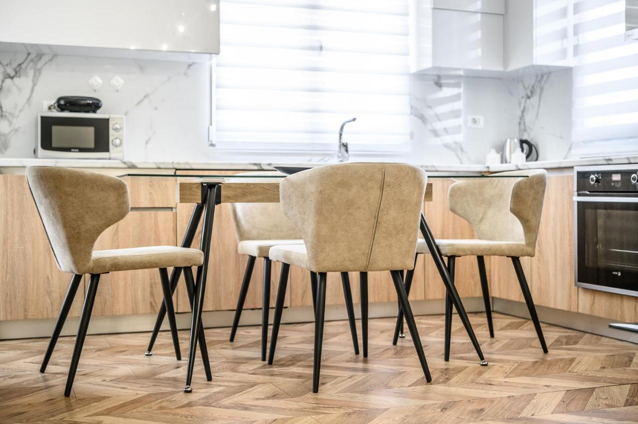 Miku Apartments-Luxury City View At Wilson Square Tirana Exteriör bild