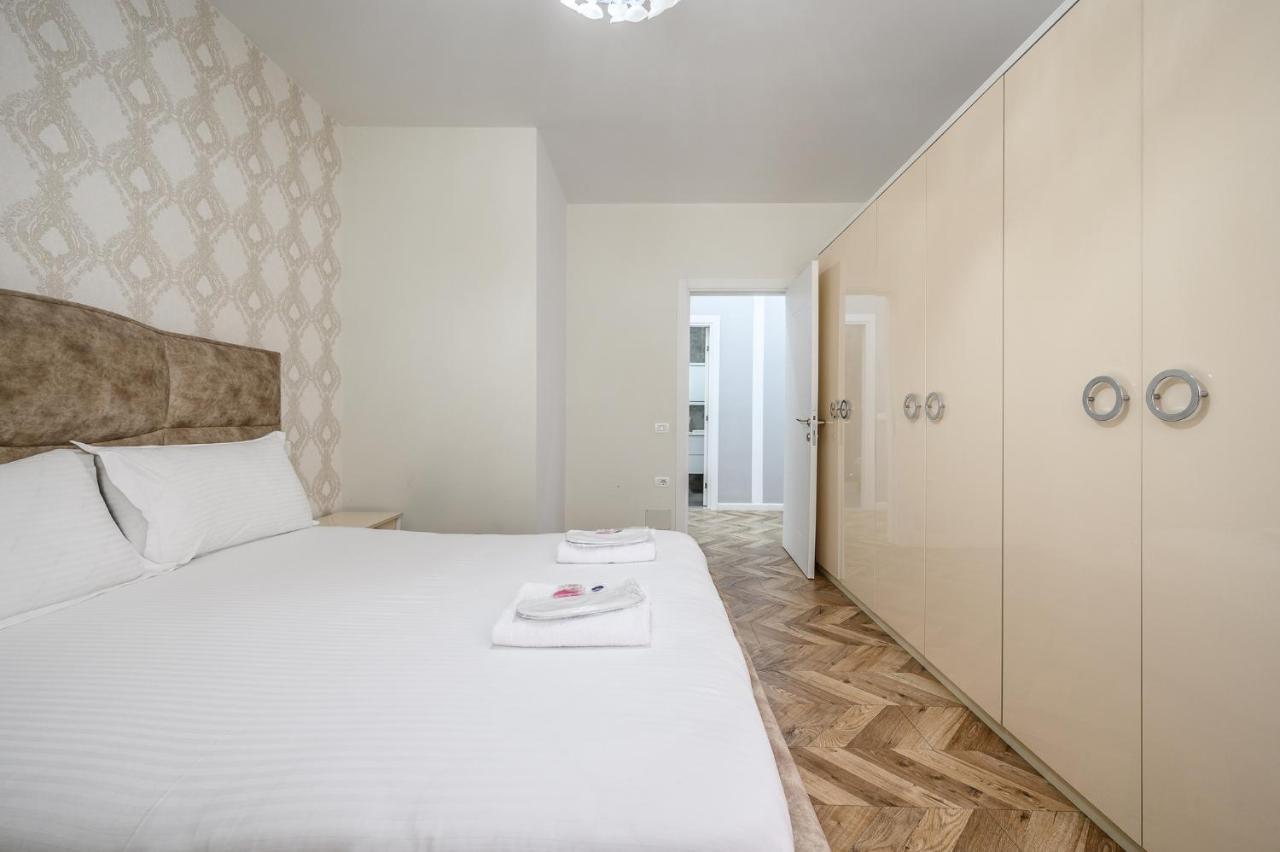 Miku Apartments-Luxury City View At Wilson Square Tirana Exteriör bild